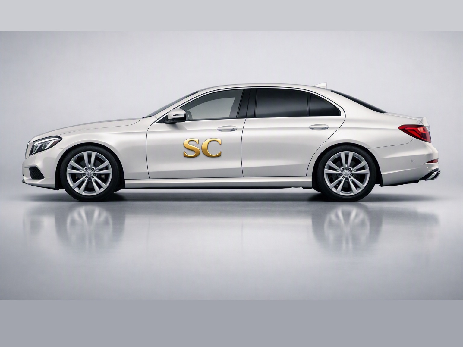 Stansted Cab saloon car, side view with door livery